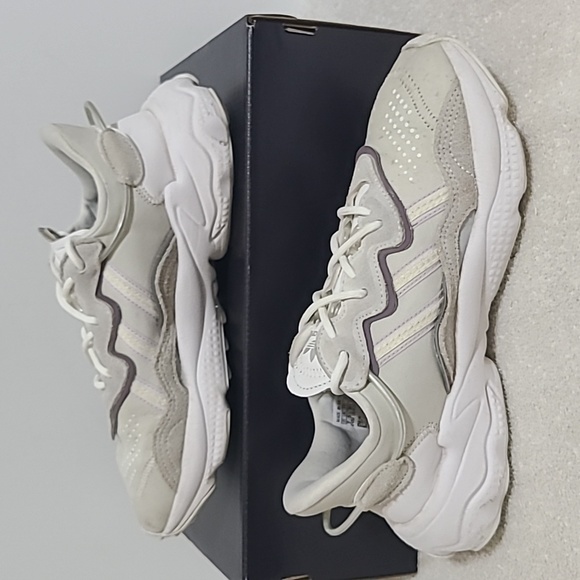 Adidas Women's Ozweego 'Cloud White' Silver Metallic Running Shoes EG0552 Size 7 - Picture 3 of 8